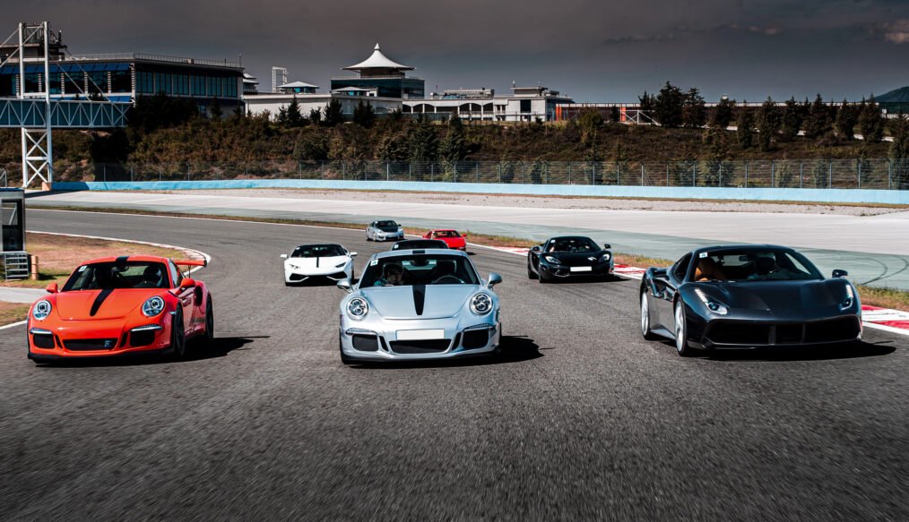 Top 5 Most Tech-Savvy Cars: From AI Driving to Smart Dashboards