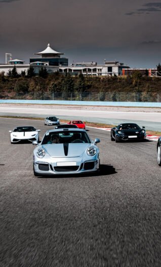 Top 5 Most Tech-Savvy Cars: From AI Driving to Smart Dashboards
