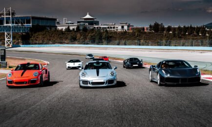 Top 5 Most Tech-Savvy Cars: From AI Driving to Smart Dashboards