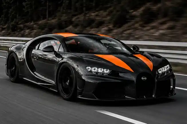 Bugatti chiron sideview