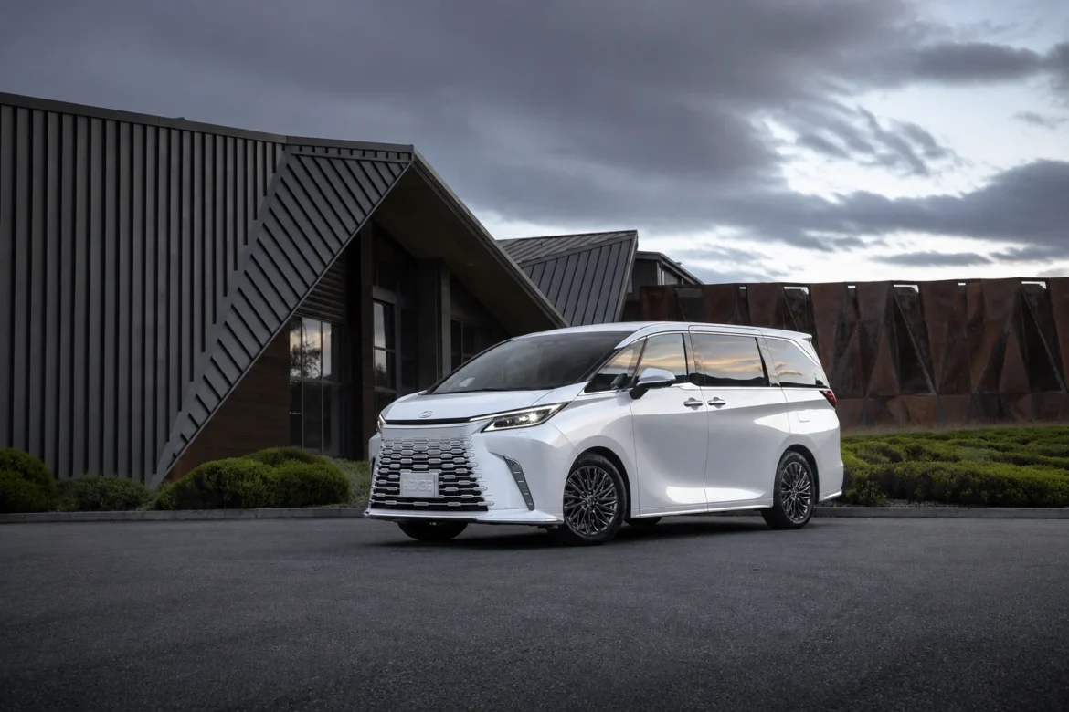 Lexus LM