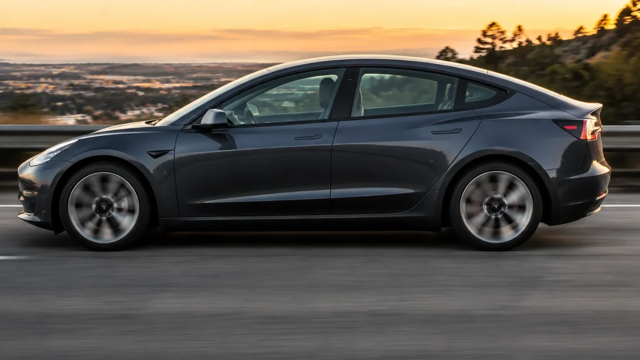 tesla model 3 sideview