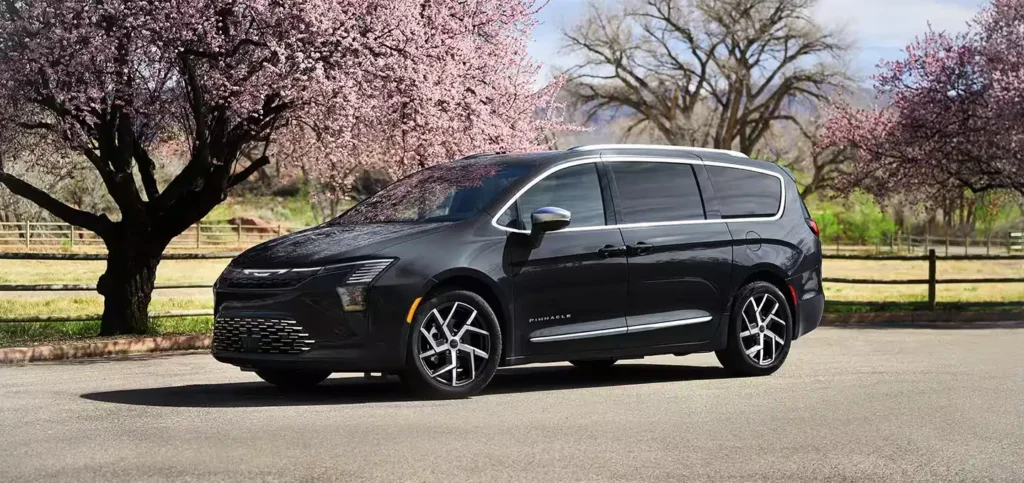 2027 Chrysler Pacifica balck