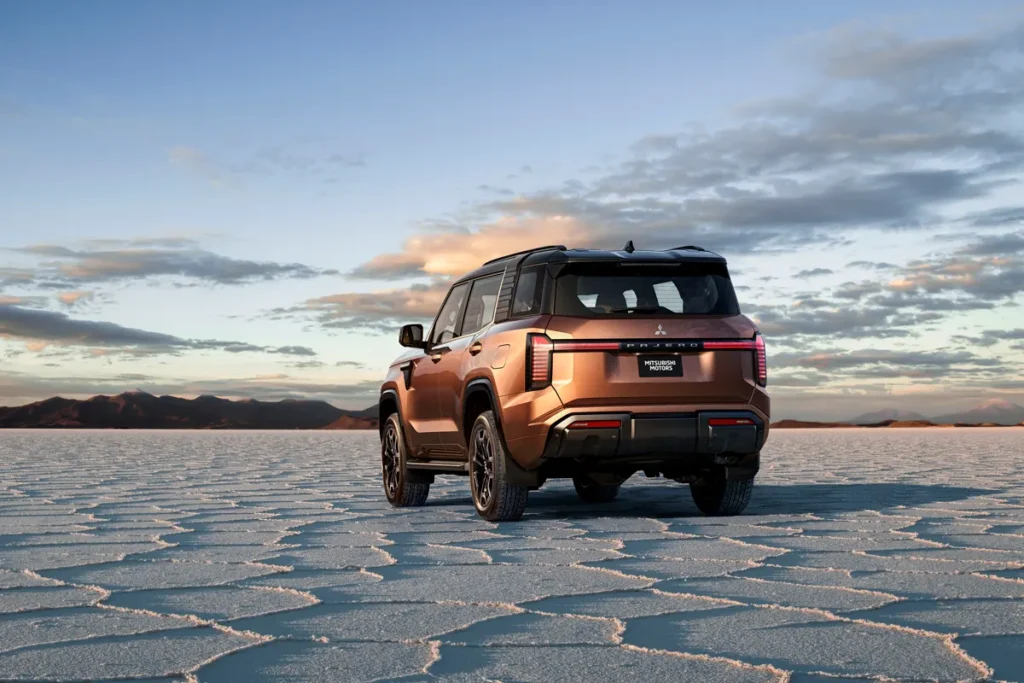Mitsubishi Pajero backview