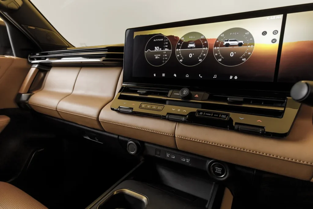 Mitsubishi Pajero display