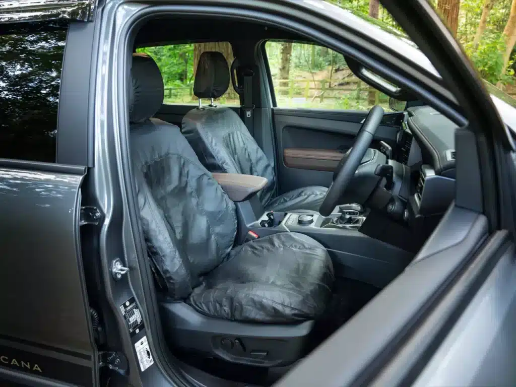 VW Amarok interior